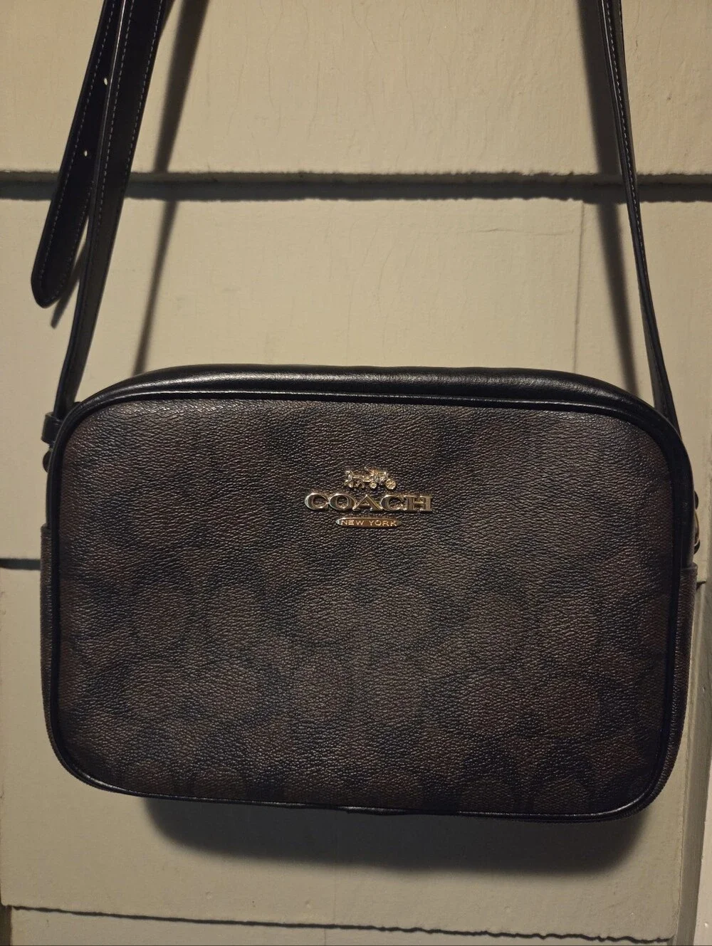Coach CR135 Signature Canvas Camera Bag Crossbody Brown Black Gold Hardware EUC - Picture 1 of 11